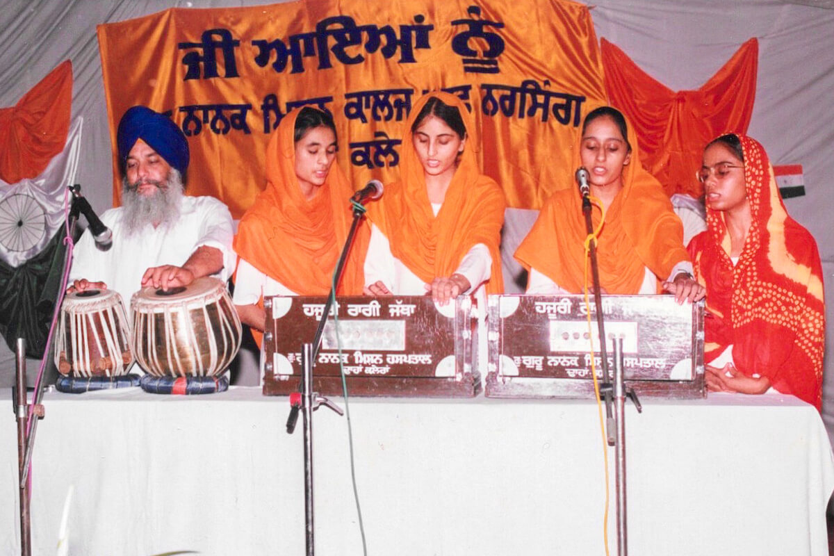 Pushpinder and friends singing kirtan