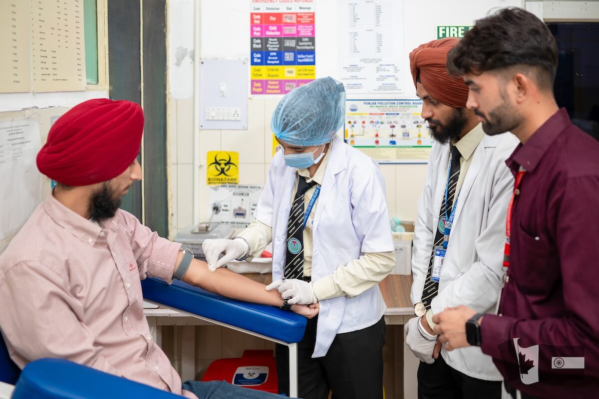 medical lab science students at Guru Nanak Paramedical College under training
